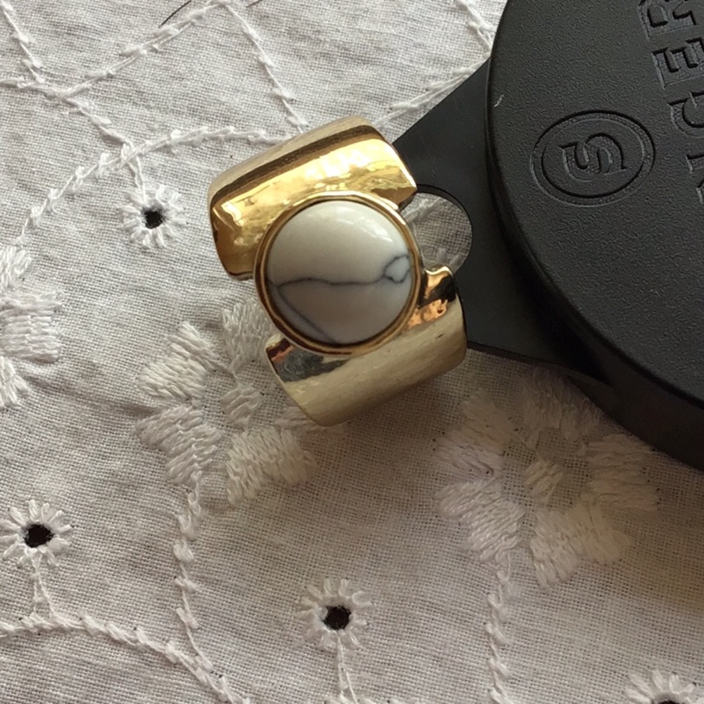 WHBM Howlite Circle Ring